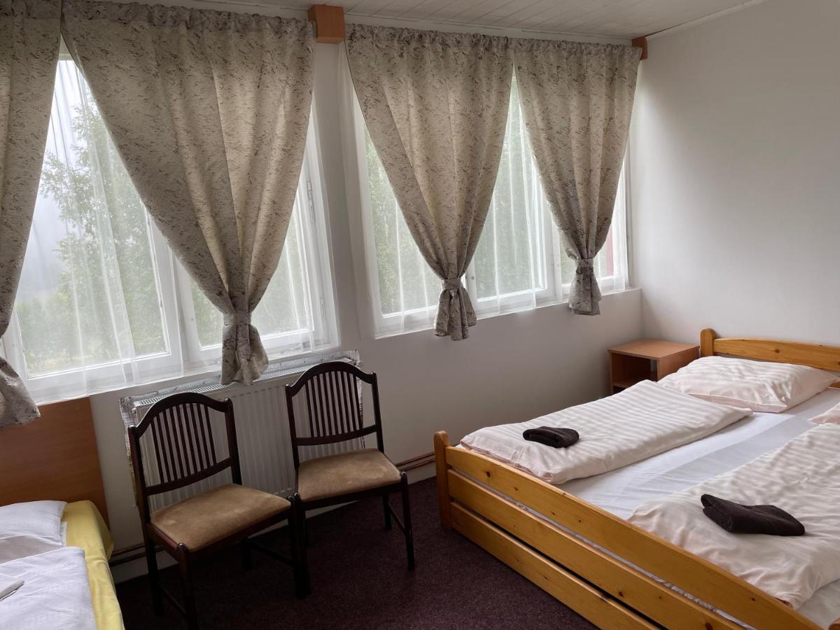 Penzion Na Srubech Hora Svate Kateriny Extérieur photo